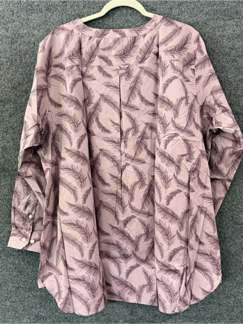 Duluth Womenβs 2X Feather Print Button Up Tunic Top Purple Office Wrinklefighter - Picture 2 of 9